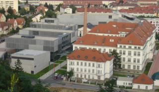 Neue und alte Gebäude der Donau-Universität