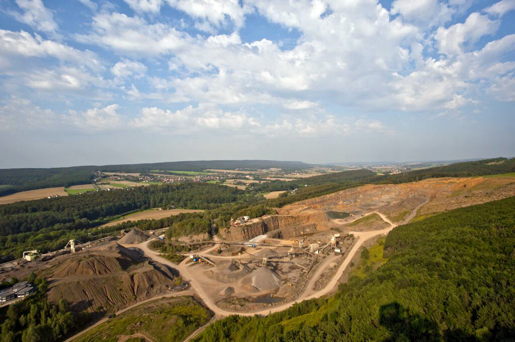 Blick in den nahen Steinbruch
