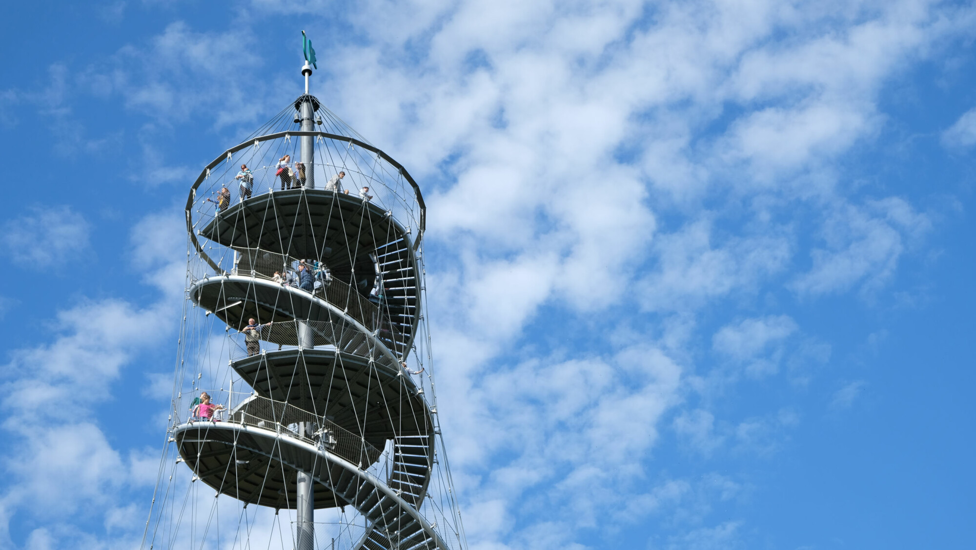 Die Besonderheit des Turms ist die Treppe, die sich in Form einer Doppelhelix spiralförmig nach oben schraubt.