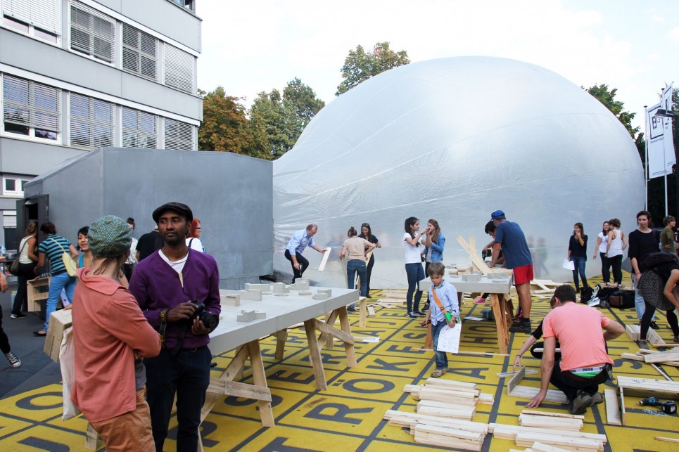Temporärer Standort in Berlin-Kreuzberg vor der Berlinischen Galerie