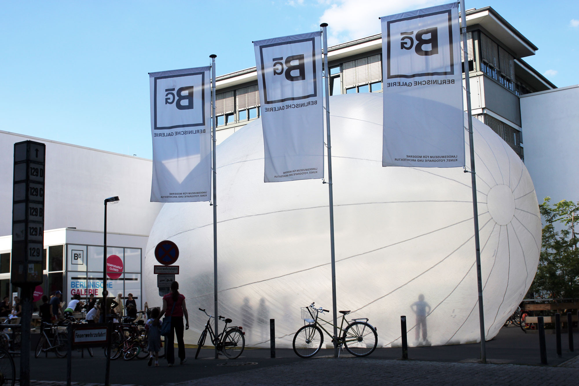 ... vor der Berlinischen Galerie