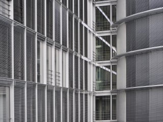 Aussenraffstore Mit Integrierter Photovoltaikanlage Sonnenschutz News Produkte Baunetz Wissen