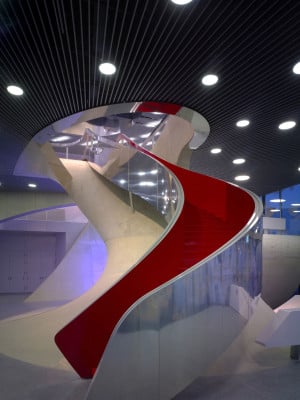 Spirale mit Treppe im Foyer