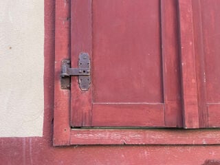 Kloben an einem Fensterladen in Quedlingburg