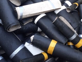 In ganz Europa gibt es mittlerweile herstellerübergreifend Recyclingmöglichkeiten für Kunststoff-Dachbahnen.