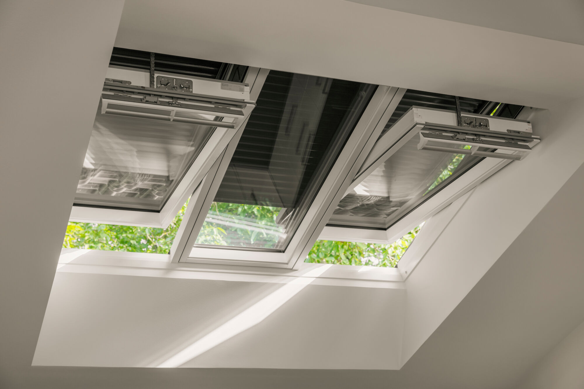 Rollläden sorgen auch im Hochsommer für angenehme Temperaturen im Dachgeschoss.