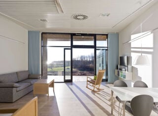 15 Bewohner leben in dem Hospiz. Alle haben eine eigene Terrasse mit barrierefreiem Zugang