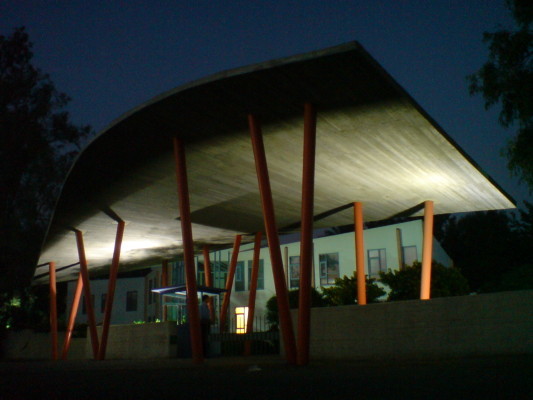Nächtlich beleuchtet