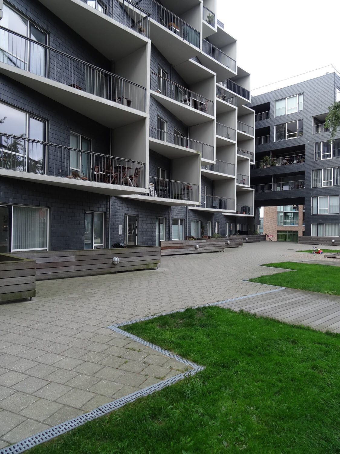 Wohnblöcke im Freihafen von Kopenhagen mit Fassade in Rechteck-Deckung (Architektur: Lundgaard & Tranfeld, 2006)