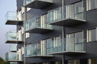 Universal-Deckung an der Fassade | Schiefer | Deckungsarten | Baunetz