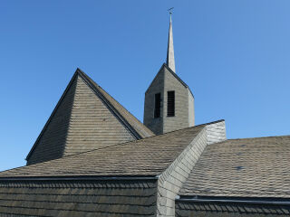 Evangelische Auferstehungskirche in Winterberg mit Dach- und Fassadendeckung aus Schiefer