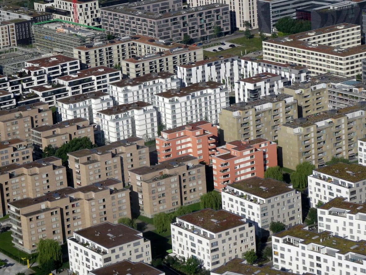 Da Dachbahnen dauerhaft Umwelteinflüssen ausgesetzt sind, müssen sie ökologisch unbedenklich und hydrolysebeständig sein.