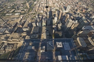 Im 103. Stockwerk des Willis Tower können Besucher den Ausblick auf Chicago genießen