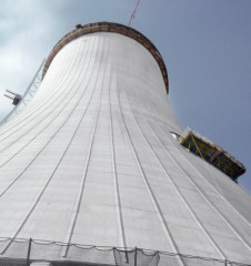 Kühlturm des Kohlekraftwerks Sostanj in Slowenien
