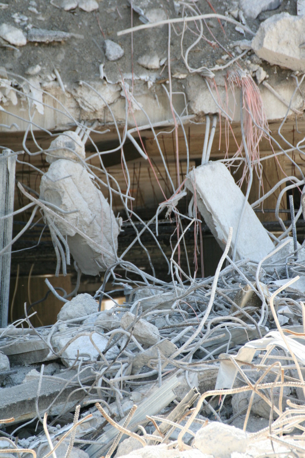 Die DAfStb-Richtlinie "Beton nach DIN EN 206-1 und DIN 1045-2 mit rezyklierten Gesteinskörnungen nach DIN EN 12620" ist bei der Herstellung von Recyclingbeton maßgeblich.