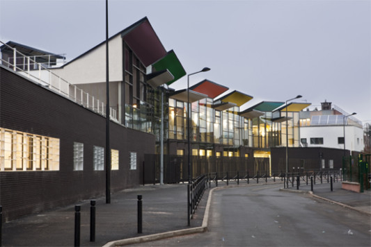 Die Architekten verstehen das Gebäude als bewohnte Wand