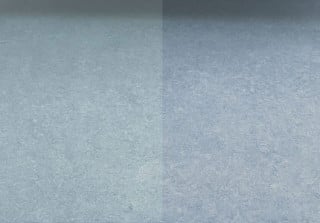 Beispiel Reifeschleier: Linke Bildhälfte mit Gelbstich (=Reifeschleier), rechte Bildhälfte nachdem der Linoleum dem Licht ausgesetzt wurde