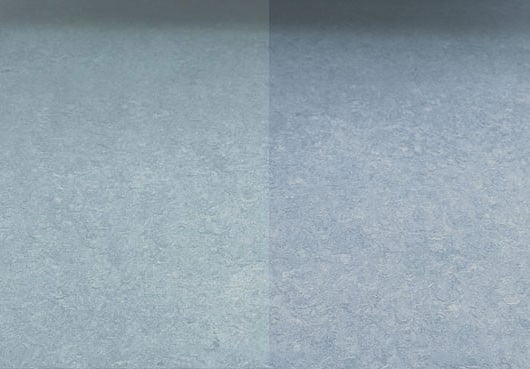 Beispiel Reifeschleier: Linke Bildhälfte mit Gelbstich (=Reifeschleier), rechte Bildhälfte nachdem der Linoleum dem Licht ausgesetzt wurde