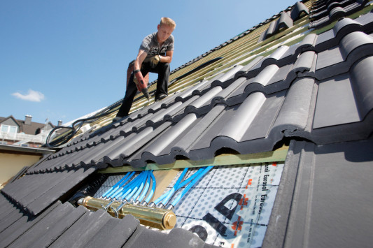 Solar-Kollektor auf Finkenberger Pfanne