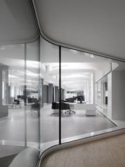 Das Kundenservicezentrum der Versicherung ist hell und offen gestaltet