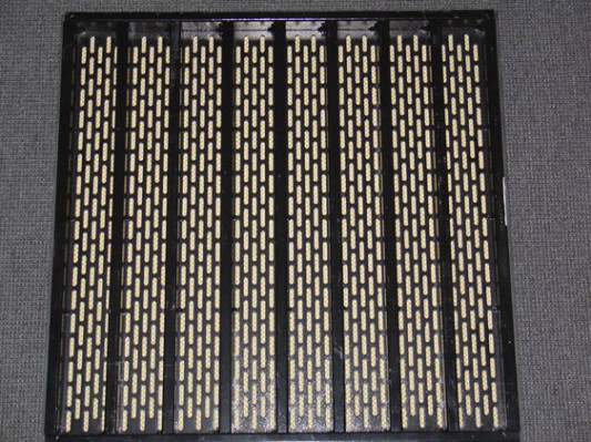 Doppelbodenkonstruktion mit Loch-/Schlitzplatten (Metall)