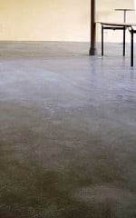 Professionelle Schleiftechnik kann Magnesiaestriche in terrazzo-ähnliche Böden verwandeln