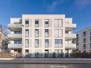 Verputztes Kalksandsteinmauerwerk mit dekorativen Reliefflächen an einem Mehrfamilienhaus in Hannover vom Architekturbüro pk nord Blencke und Knoll BDA.