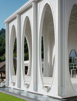 Eingangshalle mit Wasserfall