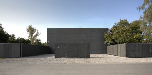 Offene Einfahrt, geschlossener Hof