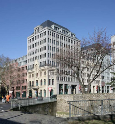 Auf der Südseite wurde eine historische Fassade in den Neubau integriert