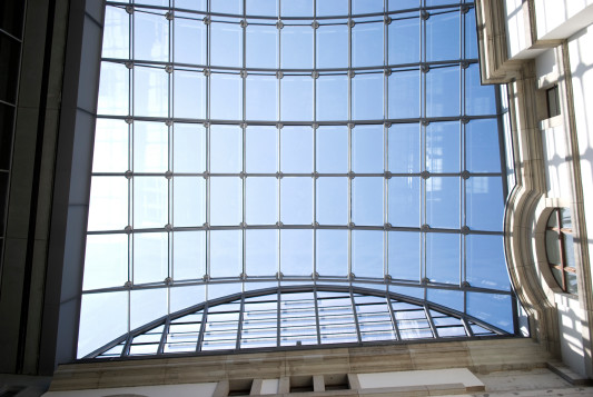 Unteransicht der Dachkonstruktion über dem Innenhof des Berliner Reichstagspräsidentenpalais