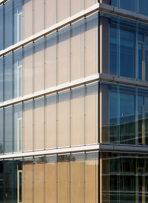 Die zweischalige Glasfassade ist ein wichtiger Bestandteil des Energiekonzeptes