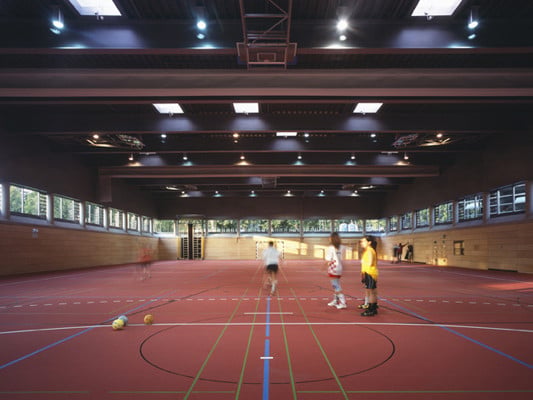 Linoleum in der Sporthalle der Weinbrennerschule in Karlsruhe