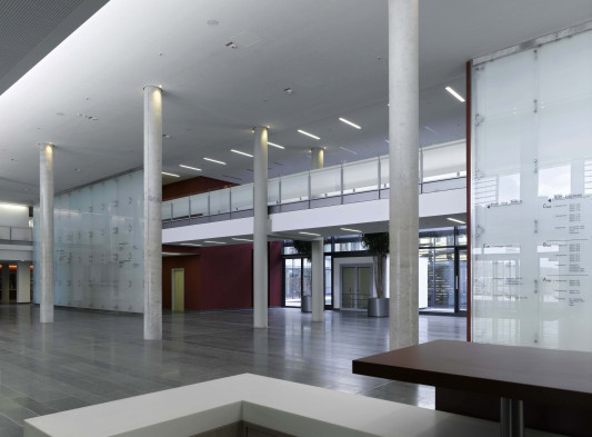 Orientierungssystem auf Glas beim Johannes-Wesling-Klinikum in Minden