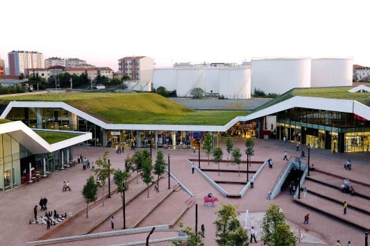 Großflächige Dachbegrünung auf einem Einkaufszentrum in Istanbul, FOA Architects, London