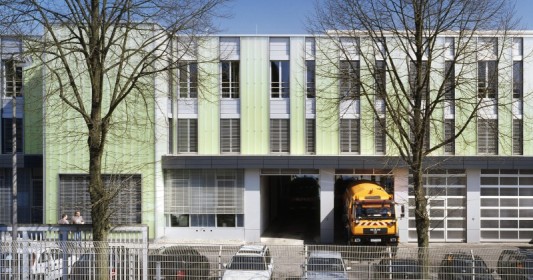 Die Wagenhalle wird über die Abluft der Obergeschosse frostfrei gehalten