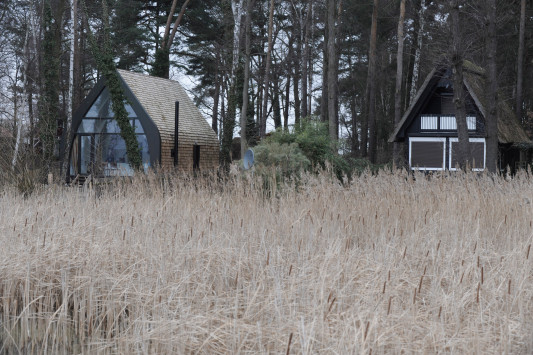 Neues und altes Haus am See