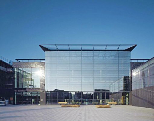 Glasfassade an der Brighton and Hove Central in Brighton/GB