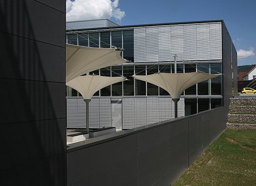 Der Innenhof des Theoriegebäudes