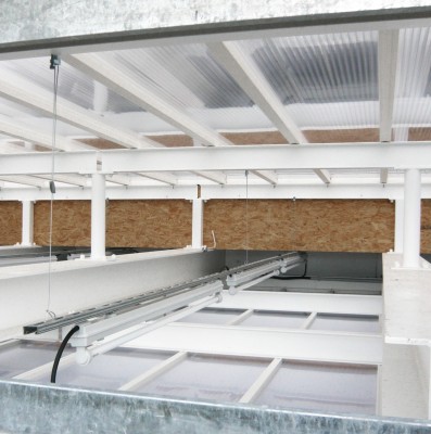 Konstruktion des Lichtdachs: Stahlträger und Polycarbonatplatten