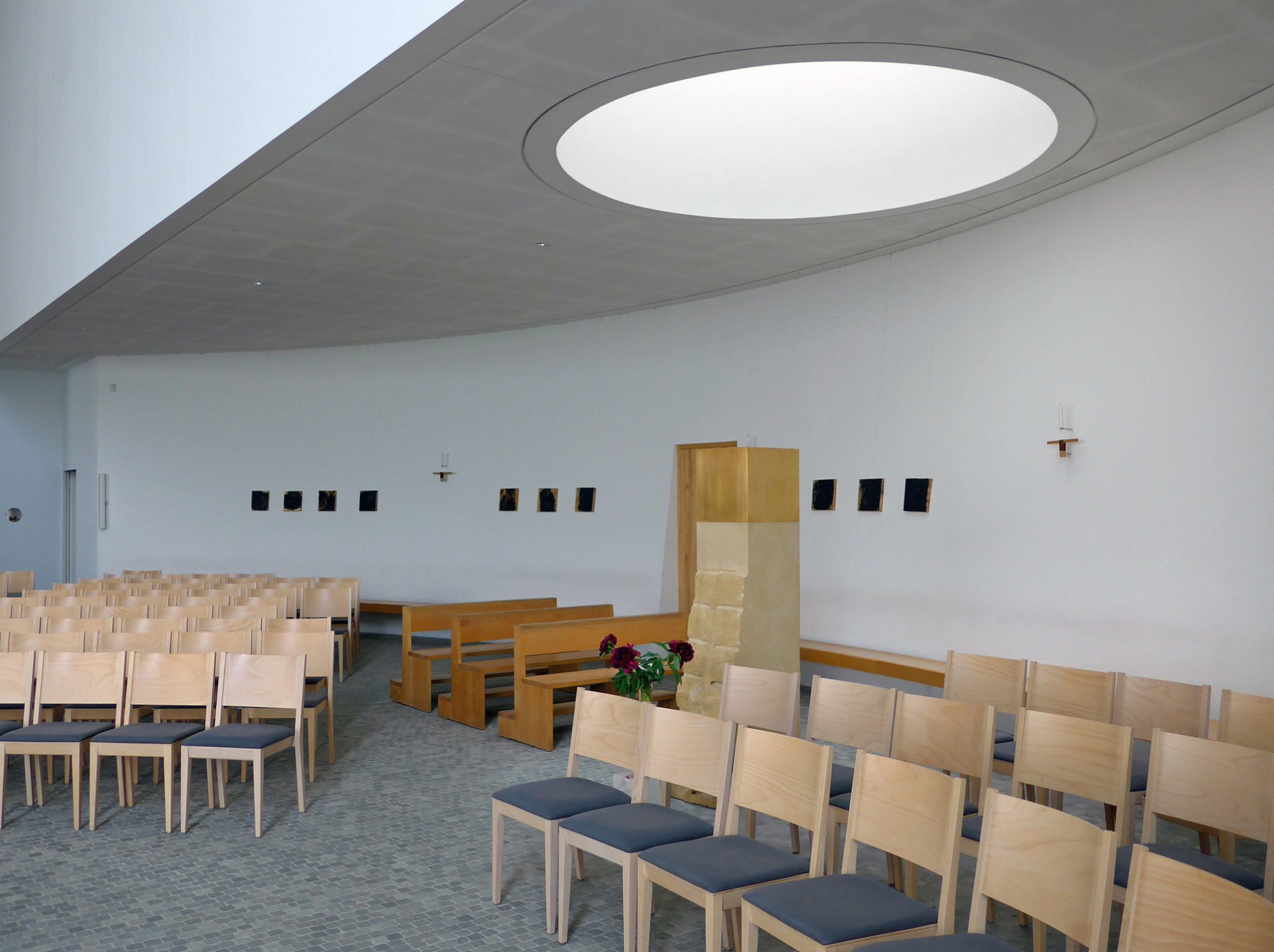 Kirchenraum der Herz-Jesu-Kirche, München