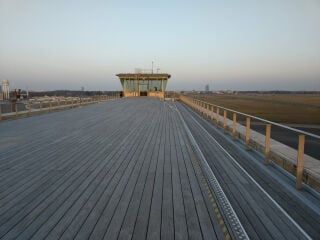 Für eine fachgerechte Ausführung sollten Fachregeln und DIN-Normen Beachtung finden (Abb.: Dachterrasse THF Tower in Berlin).