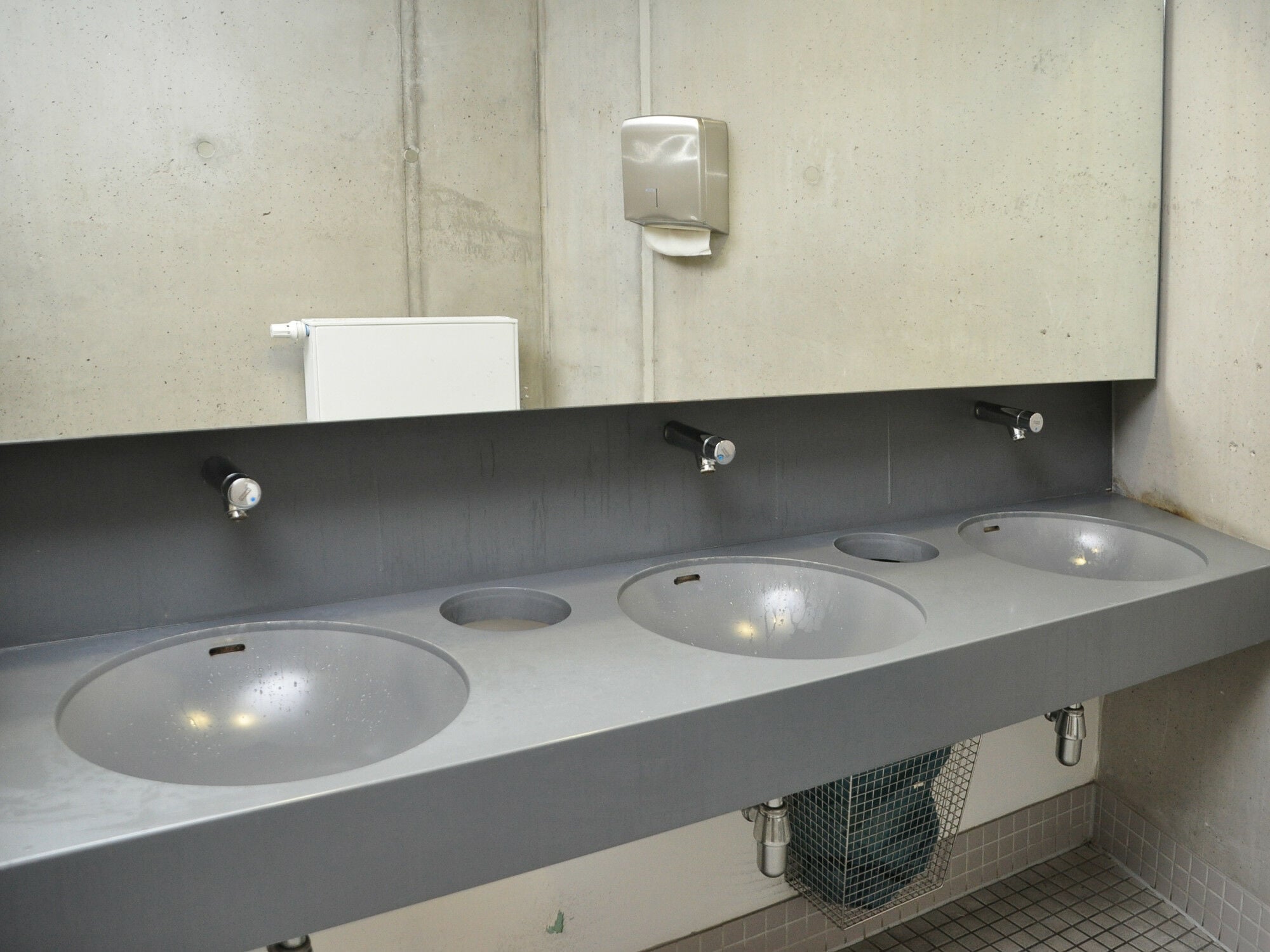 Sanitärräume sind nicht nur zweckmäßige Funktionsbereiche, sondern auch ein Ausdruck der Qualitäts- und Serviceorientierung eines Gebäudes. 