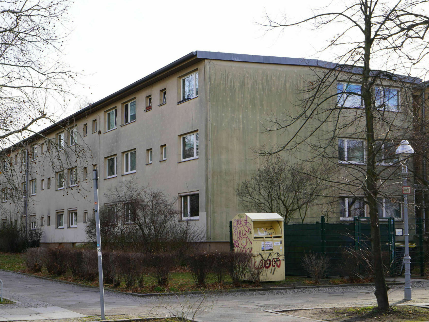 Algen und Pilze treten als unschöne graue oder grüne Schleier auf Putzoberflächen in Erscheinung.