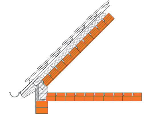 Traufdetail mit Dachüberstand und hölzernem Scheinsparren 