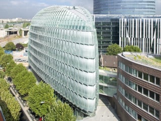 Der Unternehmenssitz befindet sich im Pariser Vorort Issy-Les-Moulineaux