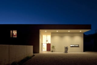 Südfassade mit Eingangsbereich
