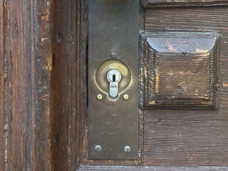 Ein Schließzylinder ist der Bestandteil eines Zylinderschlosses, in den der Schlüssel eingeführt wird. 