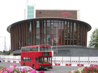 Außenansicht des Aylesbury Waterside Theater