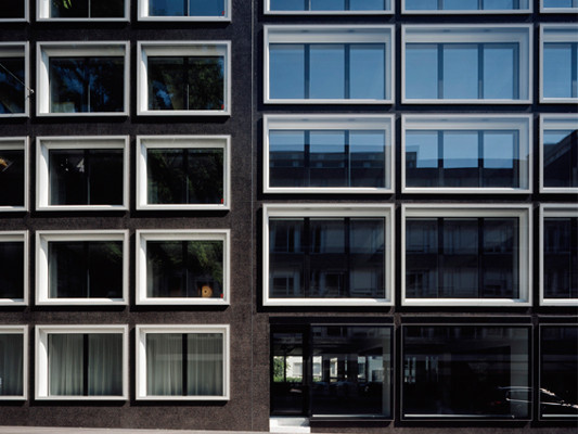 Geschäftshaus Holbeinstraße in Zürich von Stücheli Architekten, Zürich/CH